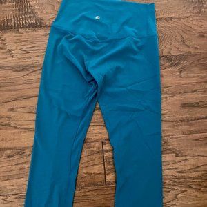 Like New Lululemon Wunder Crop pants Teal Size 6